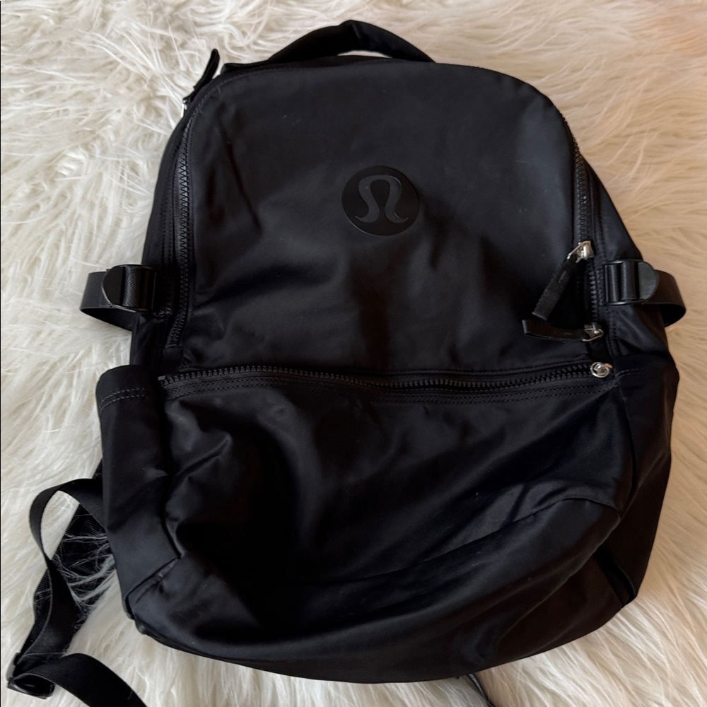 New Crew Backpack 22L - Picture 3 of 8